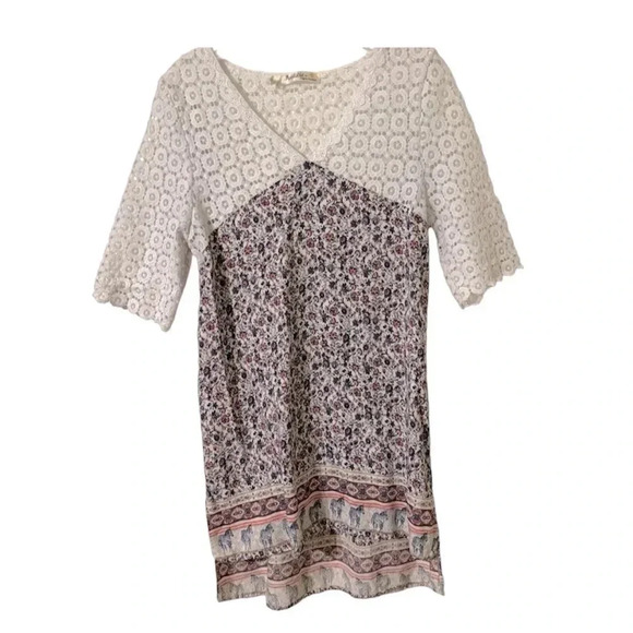 Available by Angela Fashion boho-chic Top is perfect for a casual outing - Picture 2 of 4